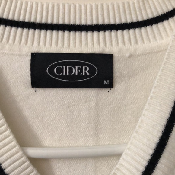 B/W Sweater Vest- Medium - Picture 2 of 4